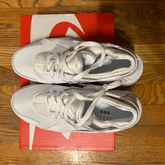 Nike Huarache Run (GS) White Training Shoe (Women’s) - Picture 4 of 5